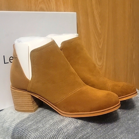 Los Angeles Apparel Brown Suede Ankle Booties - Picture 4 of 6